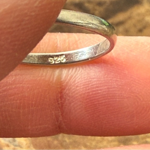 Love knot ring - Picture 2 of 5